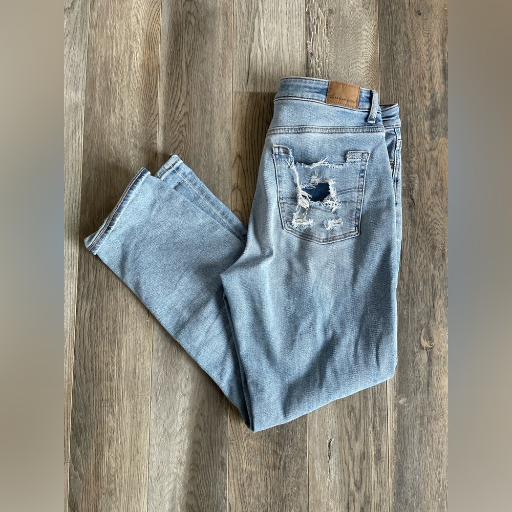AMERICAN EAGLE mom jeans